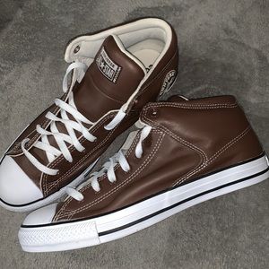 NWOT Converse Sneaker